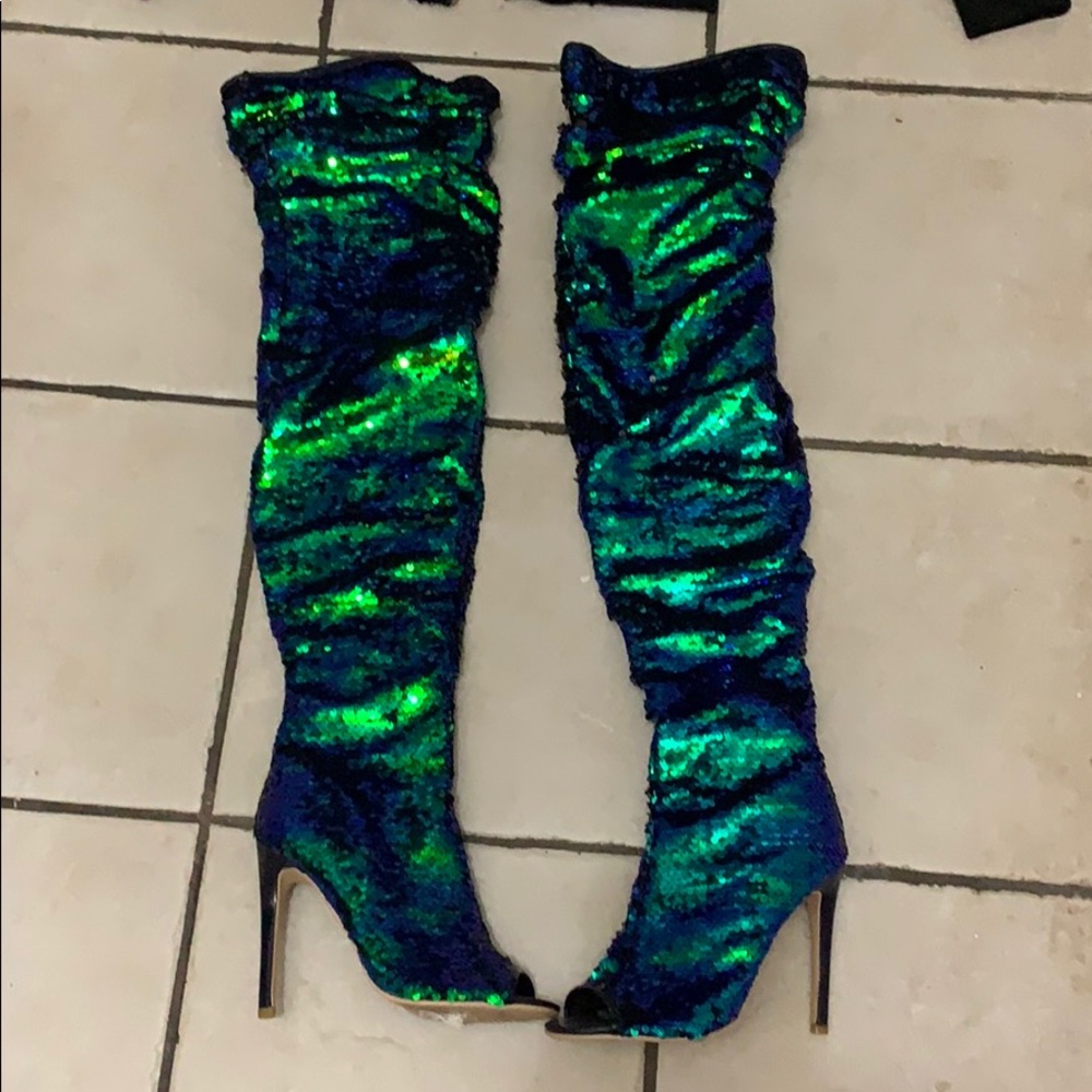 Thigh mermaid color boots and matching jacket